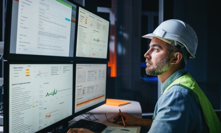 Conoce la diferencia entre SCADA y HMI, qué funciones cumple cada uno, sus características y cómo se aplican en la automatización industrial.